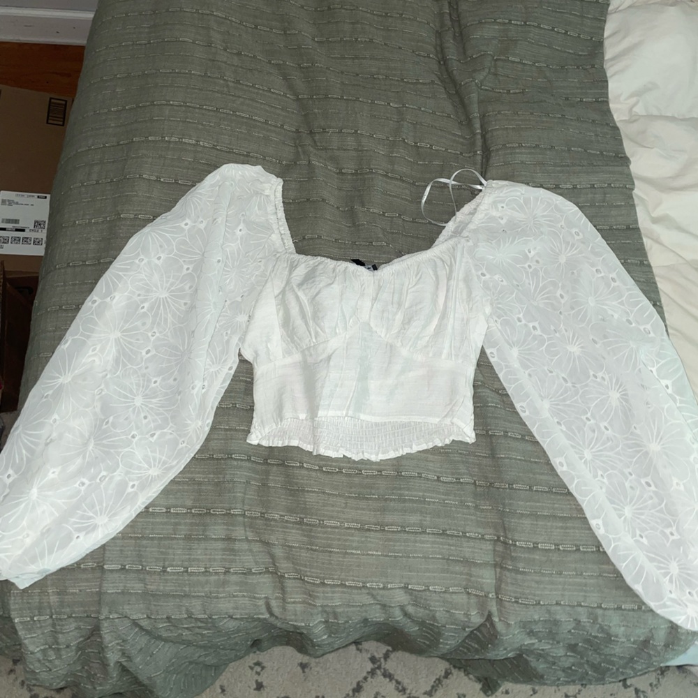 Lulu’s long puff sleeve cropped top